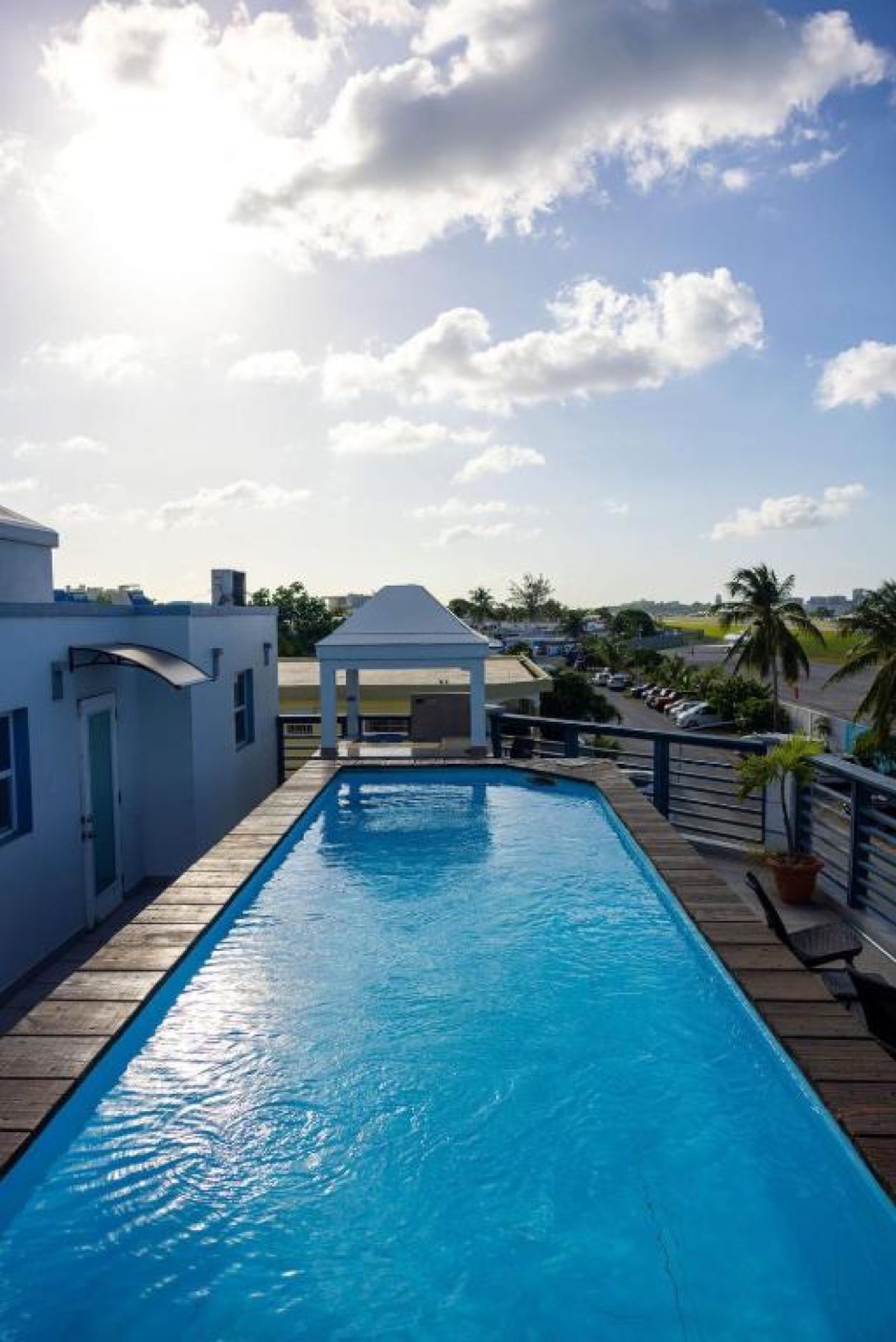 The lap pool and deck overlooking SXM runway